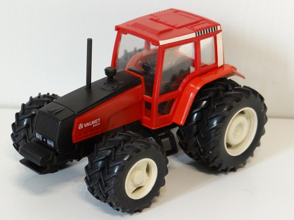 modeles reduits vehicules agricoles joal 179h tracteur valtra 8400 x