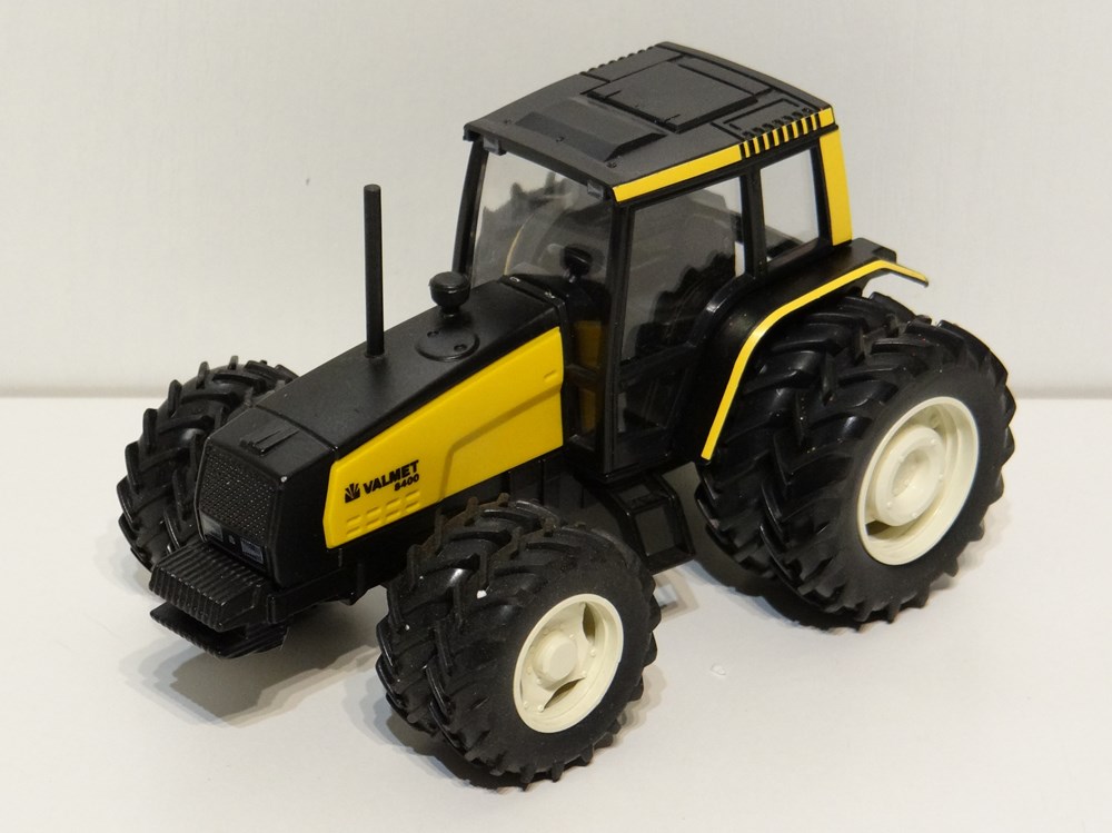 09/2024 - Joal 179B - Tracteur Valmet 8400 - X modeles reduits vehicules agricoles 09 2024 joal 179b tracteur valmet 8400 x
