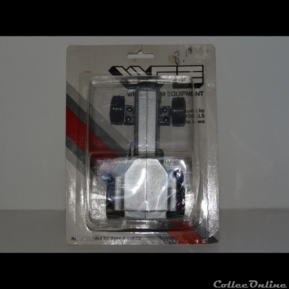 Ertl WFB135ED - White 2-135 Field Boss - OUI 3 modele reduit vehicule agricole ertl wfb135ed white 2 135 field boss oui