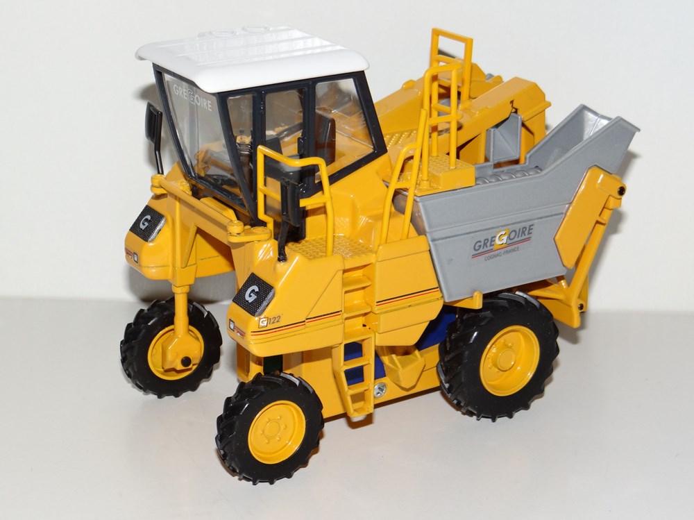 Joal 264 - Vendangeuse Gregoire G122 - X modeles reduits vehicules agricoles joal 264 vendangeuse gregoire g122 x