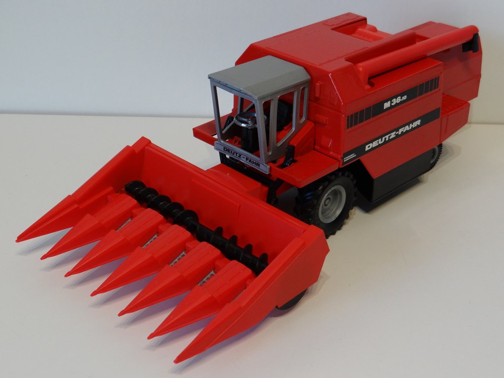 03/2025 - Siku 4052 - Moissonneuse-batteuse Deutz-Fahr M36.10 - X modeles reduits vehicules agricoles 03 2025 siku 4052 moissonneuse batteuse deutz fahr m36 10 x