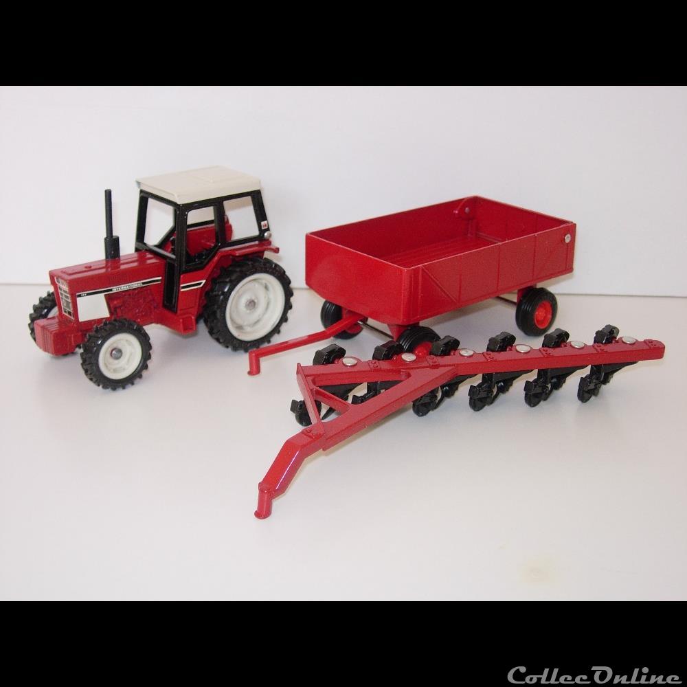 Ertl 5066 - Set IH 784 avec charrue et remorque - OUI 2 modele reduit vehicule agricole case ertl 5066 set ih 784 avec charrue et remorque oui