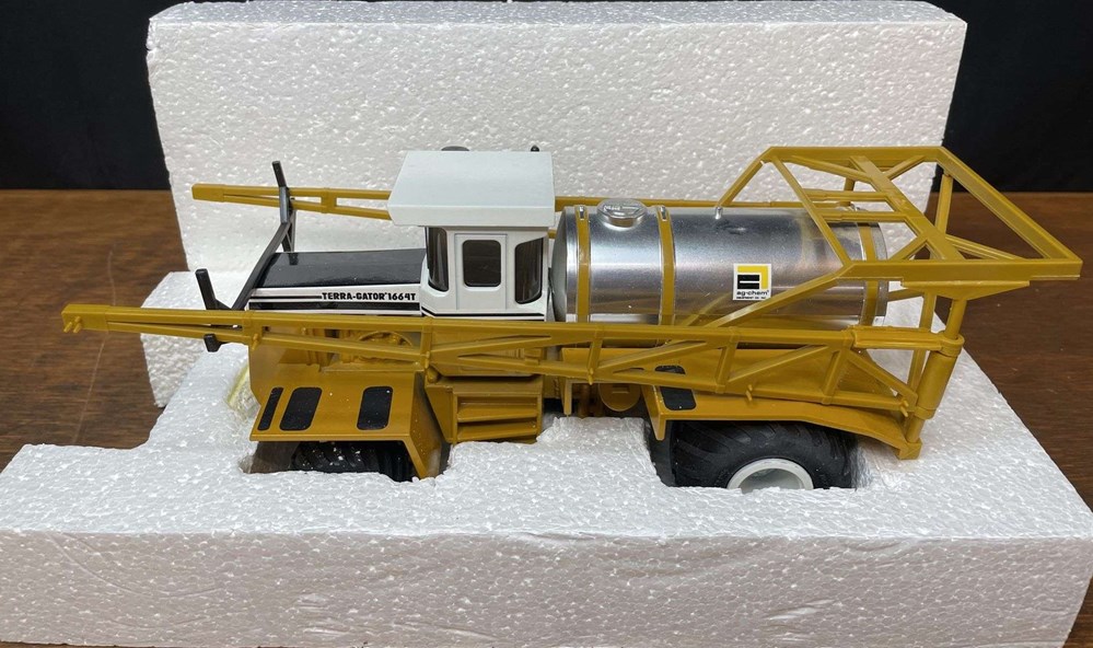KZCO-005 - Terra-Gator 1664T - 1/28 modeles reduits vehicules agricoles autre kzco 005 terra gator 1664t 1 28