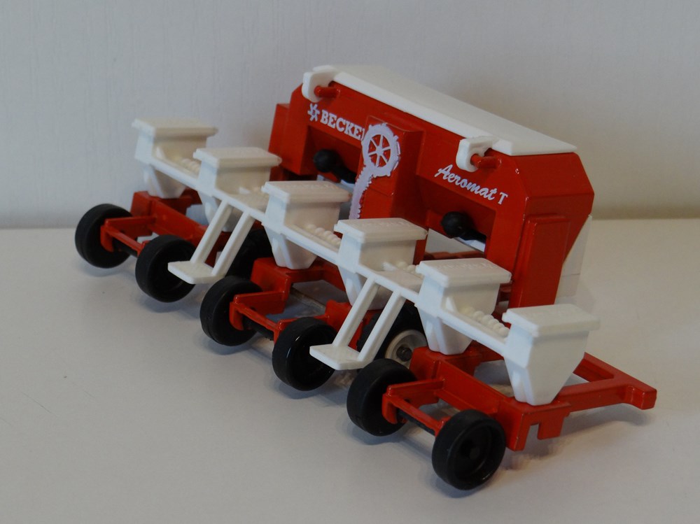03/2025 - Siku 2260 - Semoir à maïs Becker Aeromat T - X modeles reduits vehicules agricoles 03 2025 siku 2260 semoir a mais becker aeromat t x