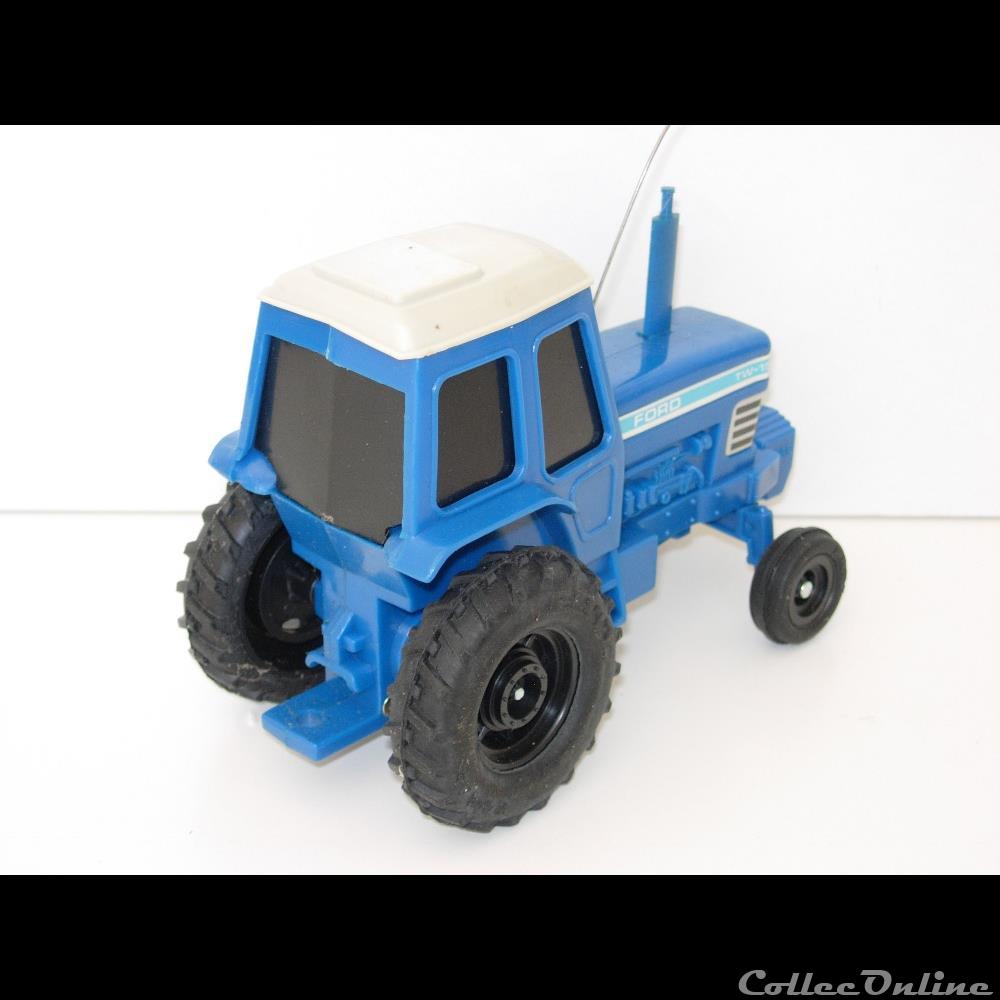 Ertl 4789 - Ford TW-15 - OUI 3 modele reduit vehicule agricole ertl 4789 ford tw 15 oui