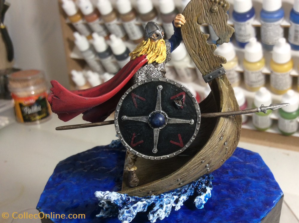 figurine historique viking en mer