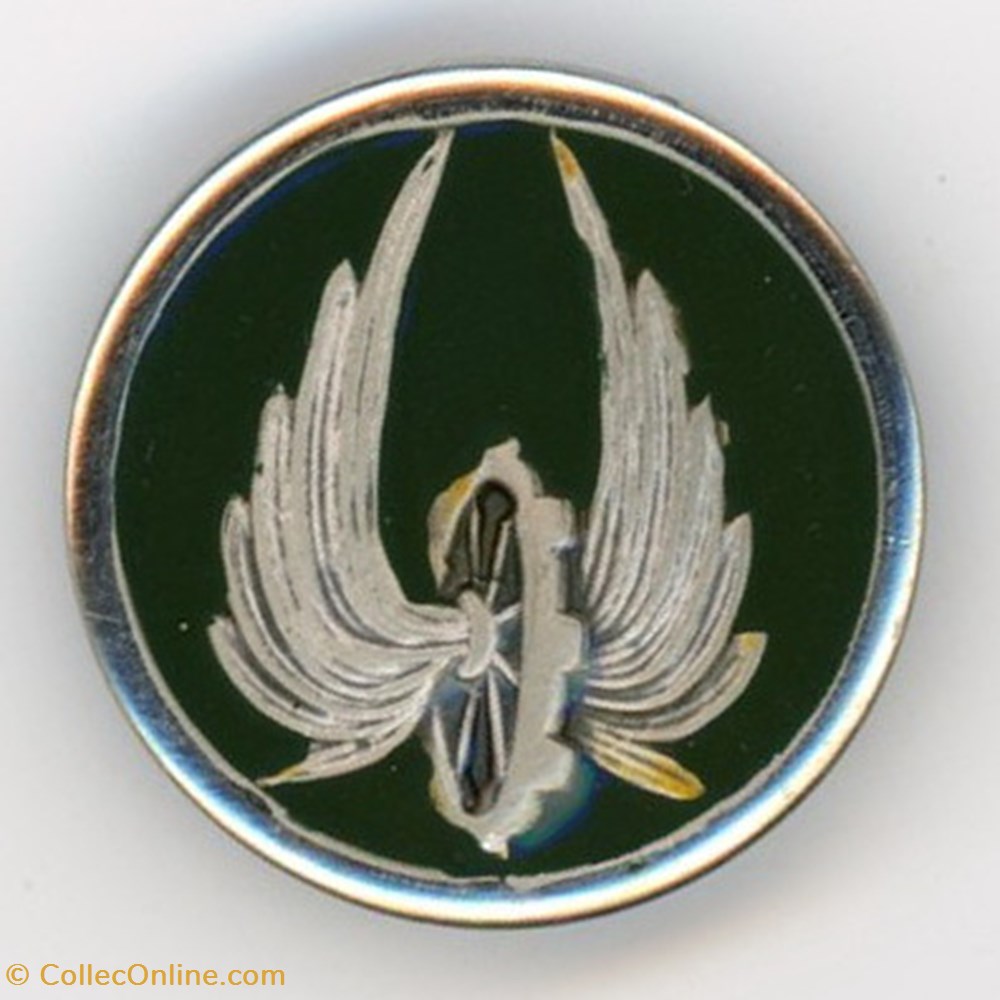 Insigne Terre - Insigne de Col des régiments du Train militaria medailles insignes insigne terre insigne de col des regiments du train