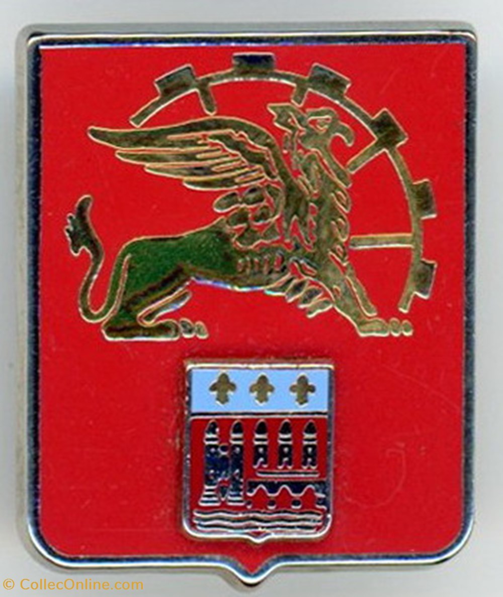 militaria medailles insignes insigne aviation base aerienne 722 saintes