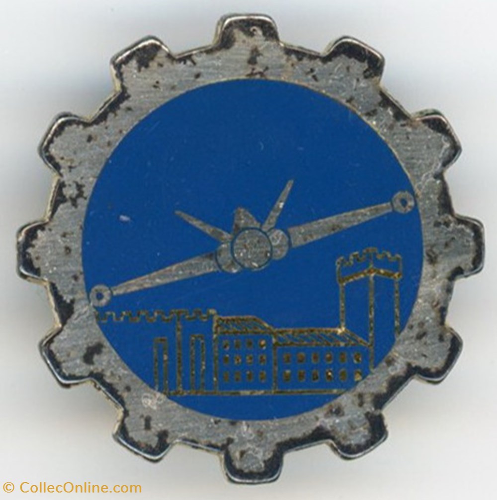 Insigne Aviation - Groupe d'entretien et de réparation des matériels spécialisés 15/312 - Salon militaria medailles insignes insigne aviation groupe entretien et de reparation des materiels specialises 15 312 salon