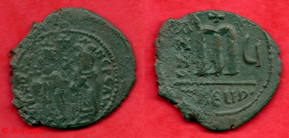 PHOCAS et LEONTIA - FOLLIS - THEOUPOLIS ( ANTIOCHE) monnaies byzantines la dynastie heracliide phocas et leontia follis theoupolis antioche