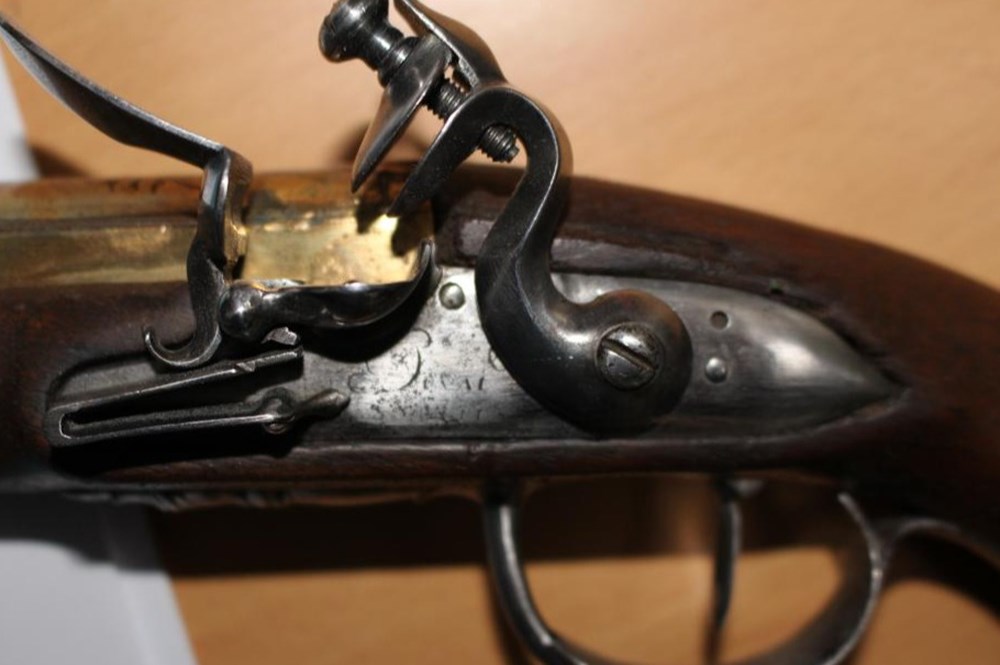 Pistolet à silex de Marine militaria armes feux anciennes revolvers pistolet a silex de marine