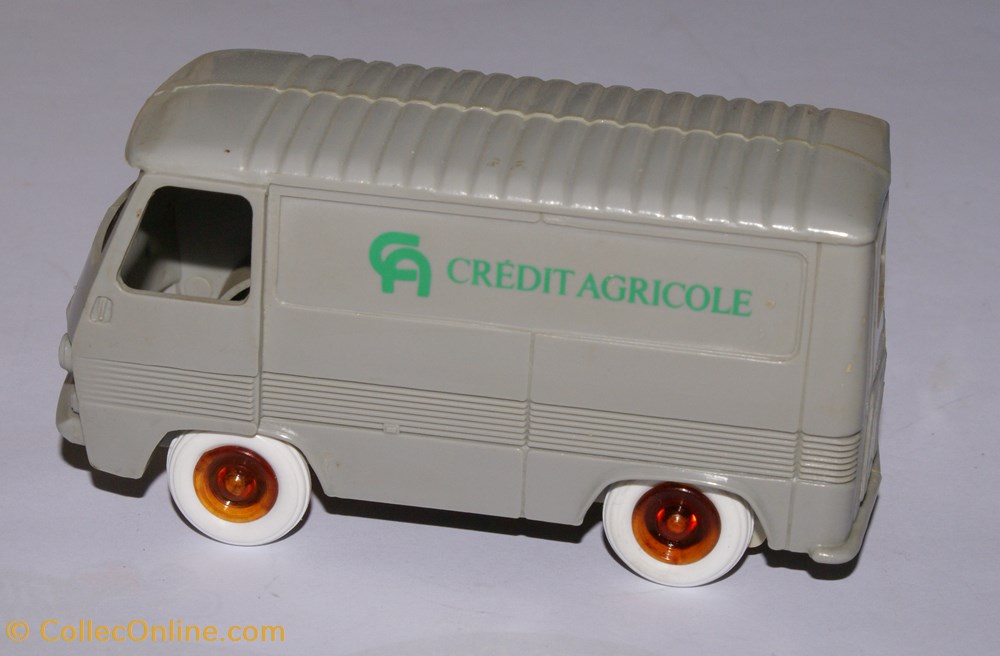 J7 Crédit Agricole 2 marquage vert modeles reduits voitures peugeot j7 credit agricole 2 marquage vert