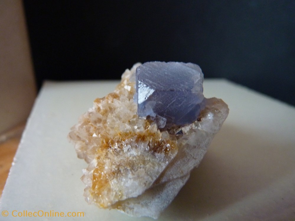 Fluorine bleue sur Quartz, USA, Bingham mineraux meteorites fluorine bleue sur quartz usa bingham
