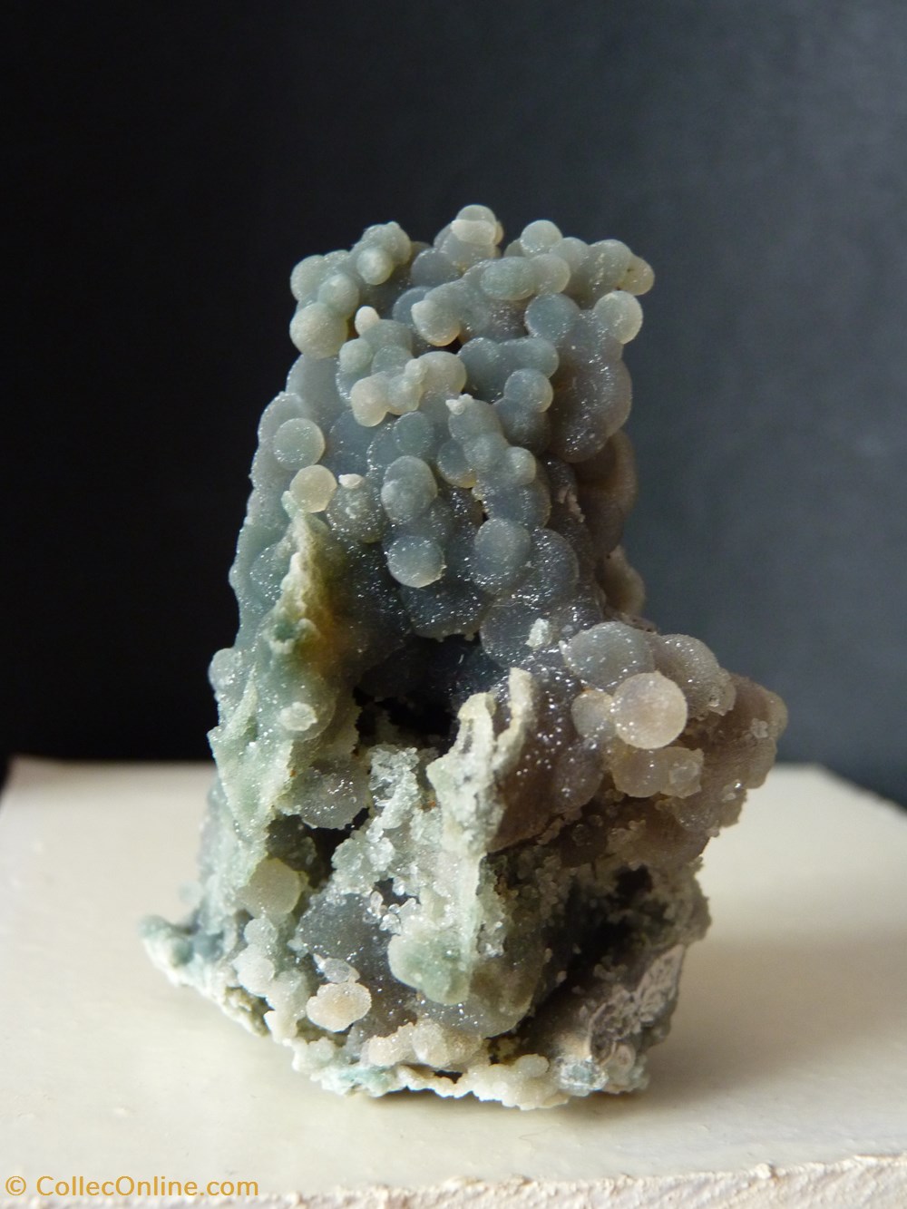 Calcédoine grappe, Indonésie, Mamusu mineraux meteorites quartz calcedoine grappe indonesie mamusu