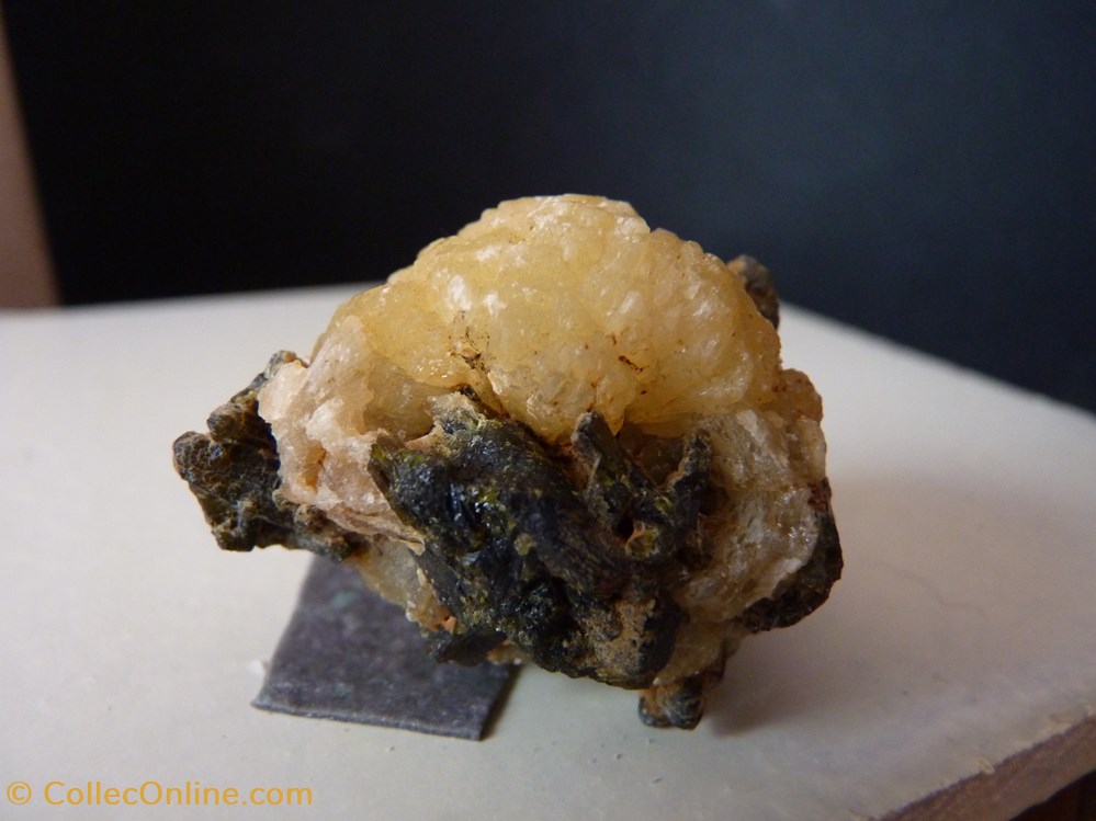 Stellerite sur Epidote, Mali, Bangoudou 2 mineraux meteorites stellerite sur epidote mali bangoudou