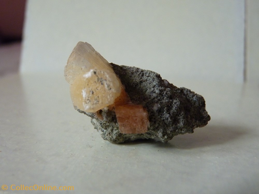 Stilbite et Chabasite, Maroc, Imilchil mineraux meteorites ca stilbite et chabasite maroc imilchil