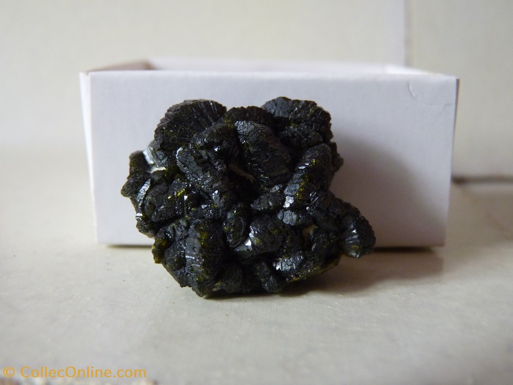 Epidote, Maroc, Jebel Masker Tounfit mineraux meteorites epidote maroc jebel masker tounfit