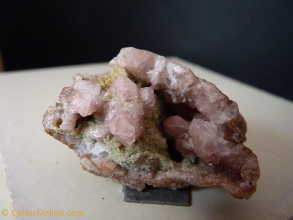 mineraux meteorites geode de quartz rose france sainte affrique