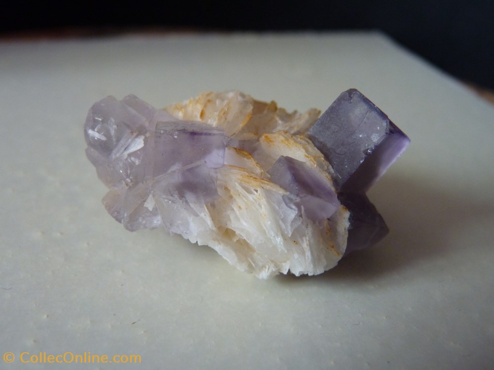 Fluorine violette sur Barytine, Maroc, Touissit 3 mineraux meteorites fluorine violette sur barytine maroc touissit