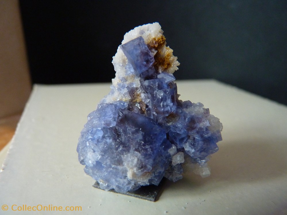 Fluorine bleue, France, La Grazelle 2 mineraux meteorites fluorine bleue france la grazelle