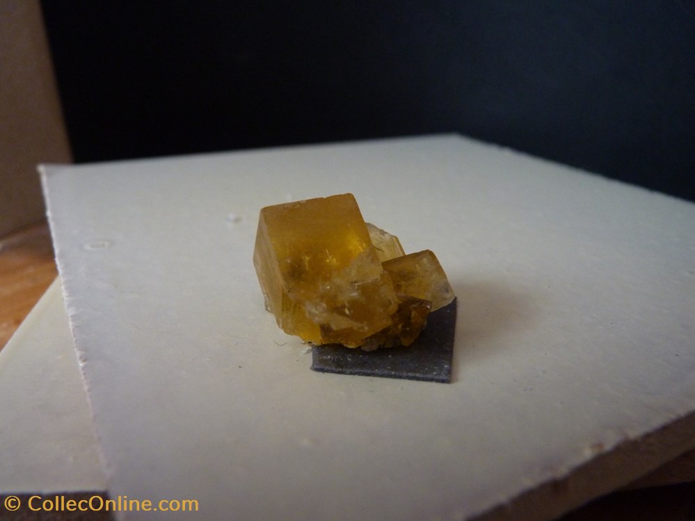 Fluorine jaune, France, Piboul mineraux meteorites fluorine jaune france piboul
