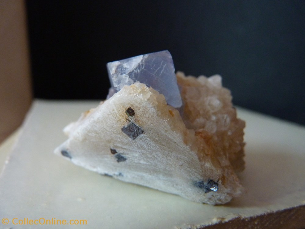 Fluorine bleue sur Quartz, USA, Bingham 3 mineraux meteorites fluorine bleue sur quartz usa bingham