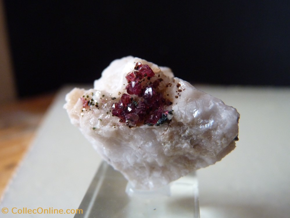 Roselite, Maroc, Bou Azzer 3 mineraux meteorites roselite maroc bou azzer