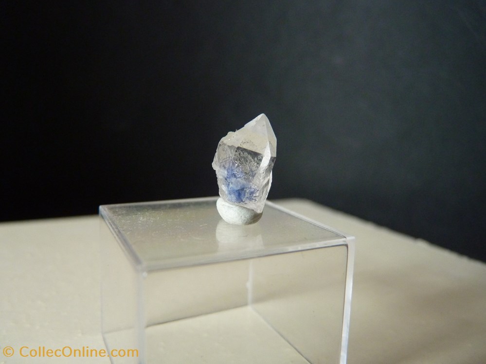 Quartz à inclusion de Dumortierite, Brésil, Bahia 2 mineraux meteorites quartz a inclusion de dumortierite bresil bahia