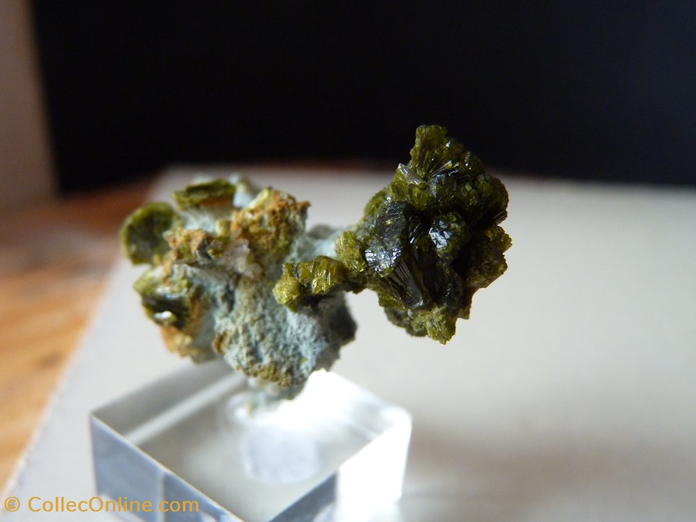 Epidote sur Quartz, Maroc, Imilchil 3 mineraux meteorites epidote sur quartz maroc imilchil
