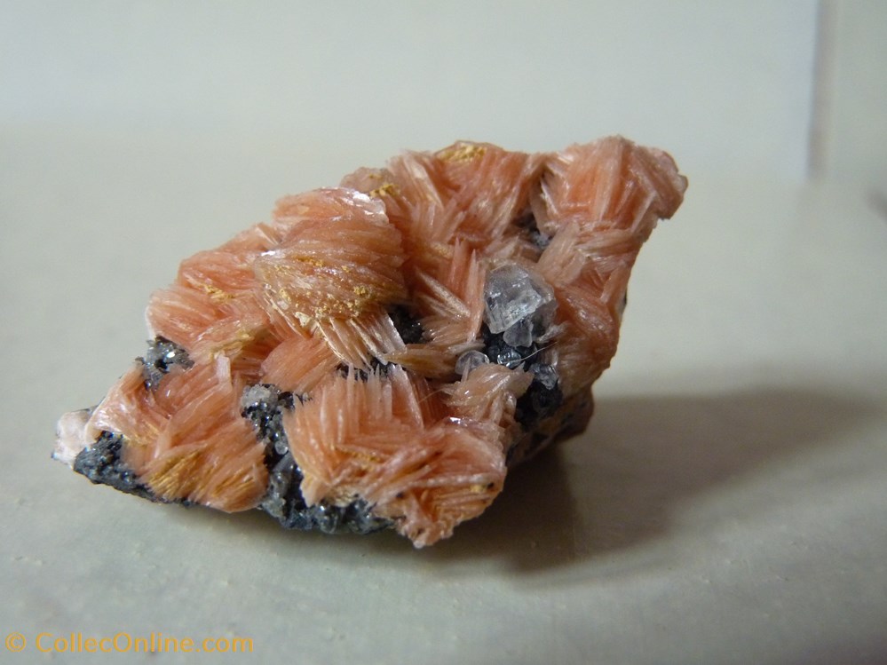 Cérusite sur Barytine et Galène, Maroc, Mibladen mineraux meteorites cerusite sur barytine et galene maroc mibladen