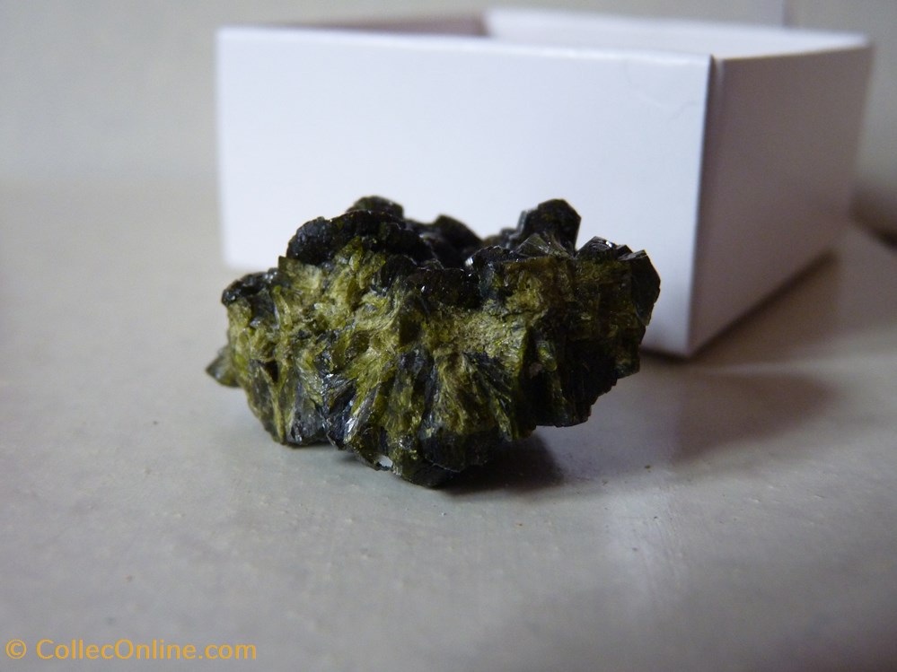 Epidote, Maroc, Jebel Masker Tounfit 2 mineraux meteorites epidote maroc jebel masker tounfit