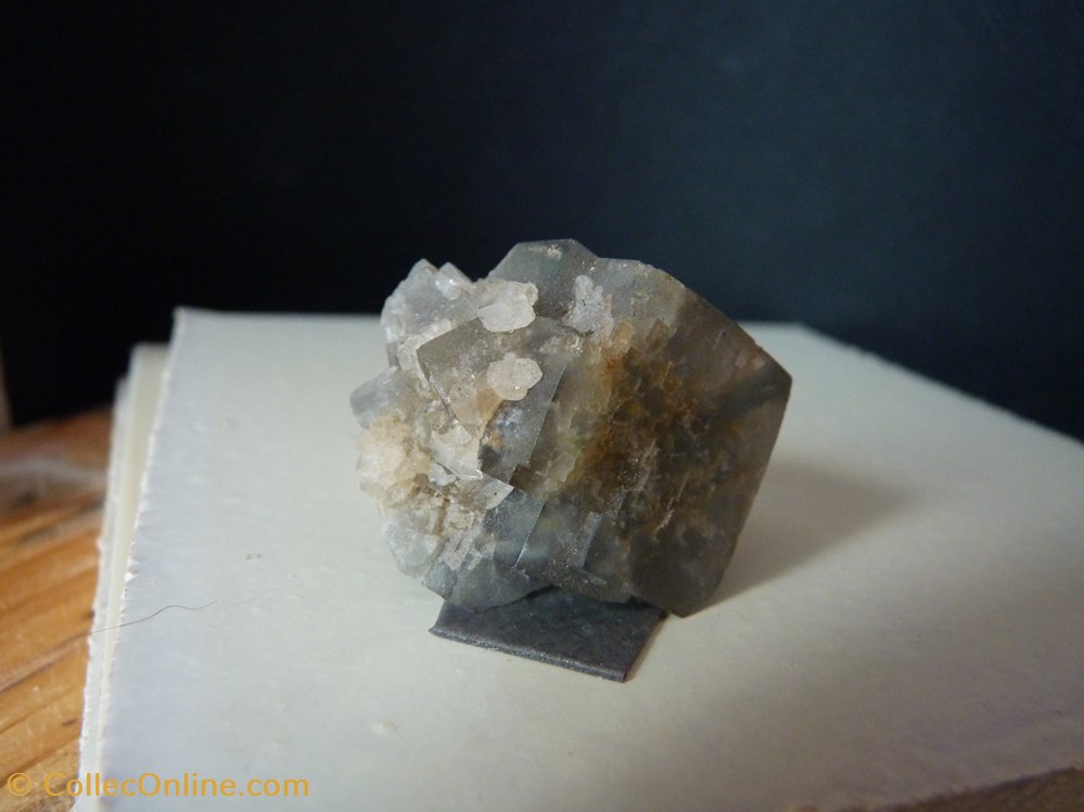Fluorine et Quartz, France, Aurouze 3 mineraux meteorites fluorite fluorine et quartz france aurouze