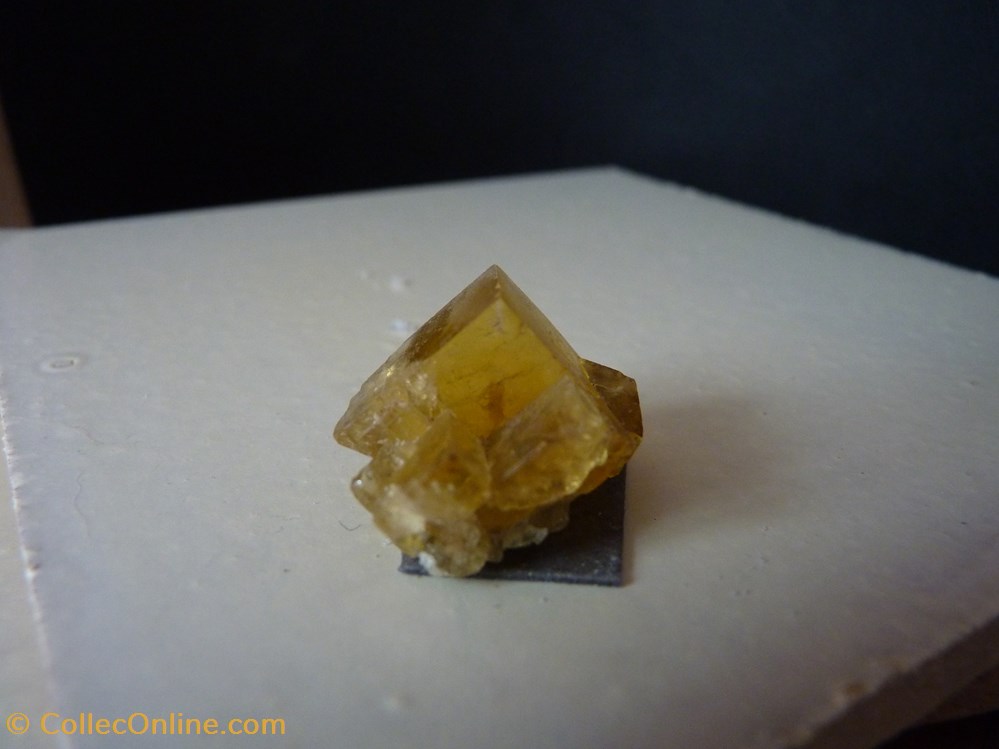 Fluorine jaune, France, Piboul mineraux meteorites fluorine jaune france piboul