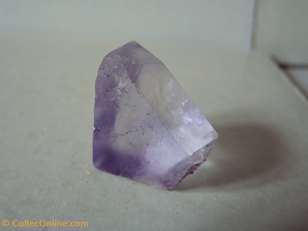 Fluorine violette, Maroc, Taourirt 3 mineraux meteorites fluorine violette maroc taourirt