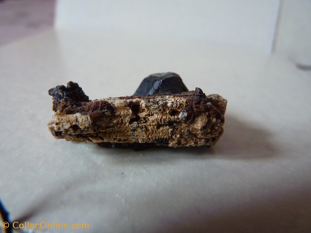 Grenat Andradite, Maroc, Imilchil 3 mineraux meteorites grenat andradite maroc imilchil