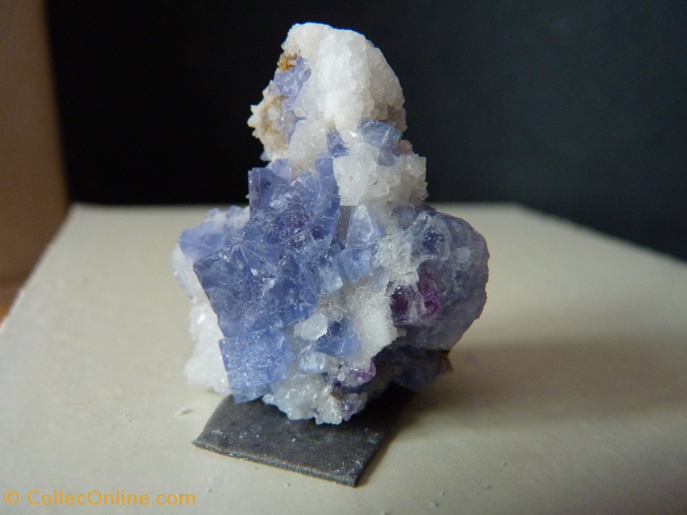 Fluorine bleue, France, La Grazelle 3 mineraux meteorites fluorine bleue france la grazelle