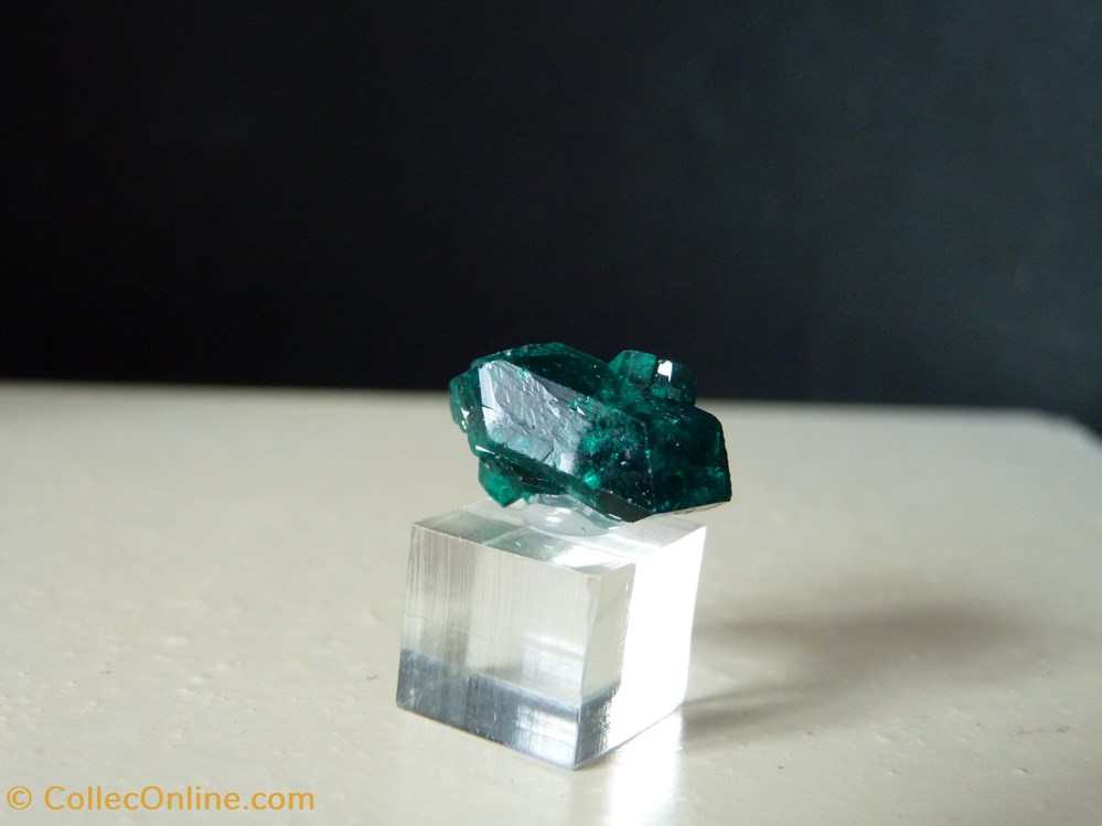 Dioptase, Congo, Mindouli mineraux meteorites dioptase congo mindouli