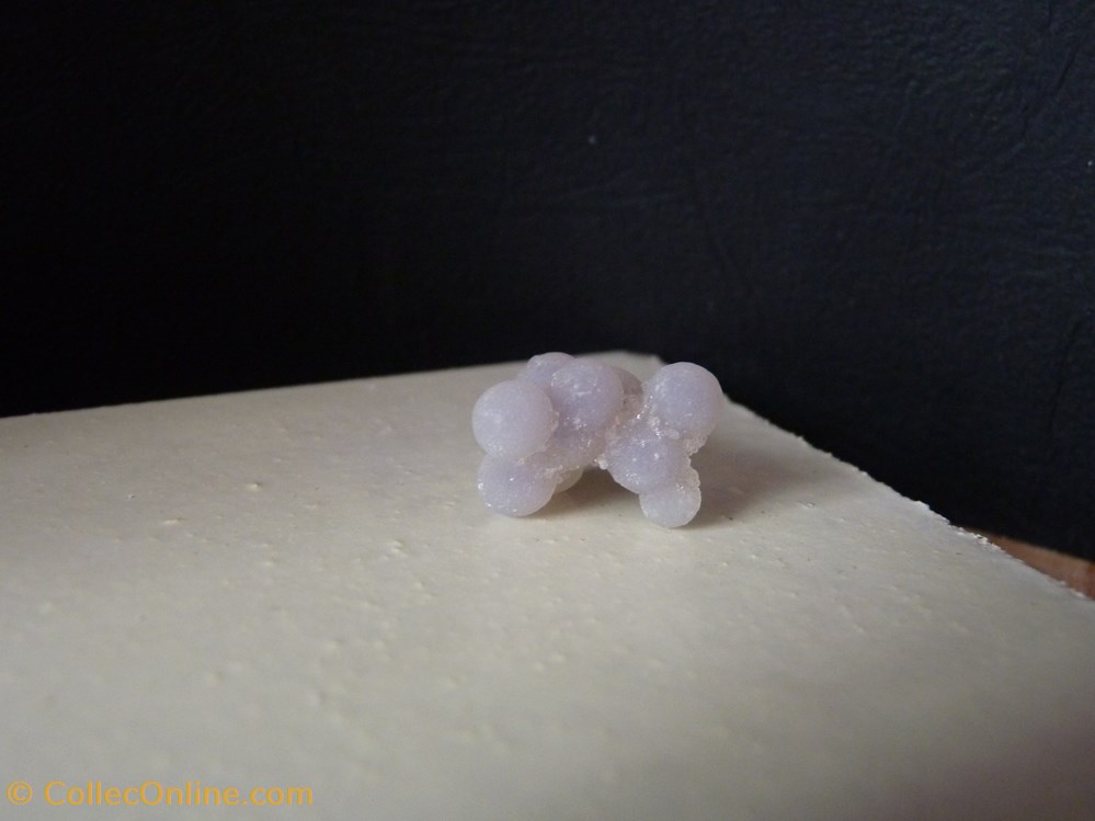 Calcédoine grappe blanche, Indonésie, Mamuju mineraux meteorites quartz calcedoine grappe blanche indonesie mamuju