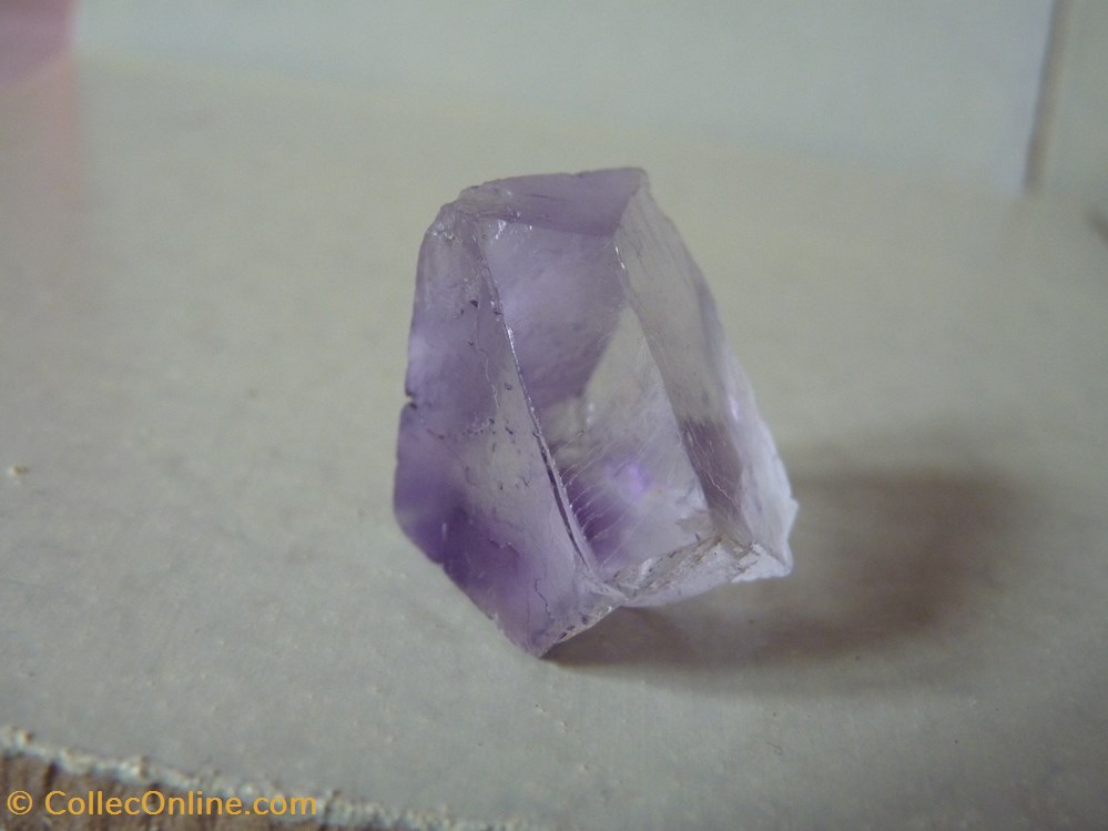 Fluorine violette, Maroc, Taourirt mineraux meteorites fluorine violette maroc taourirt