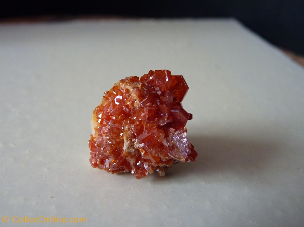 Vanadinite sur Barytine, Maroc, Mibladen mineraux meteorites vanadinite sur barytine maroc mibladen