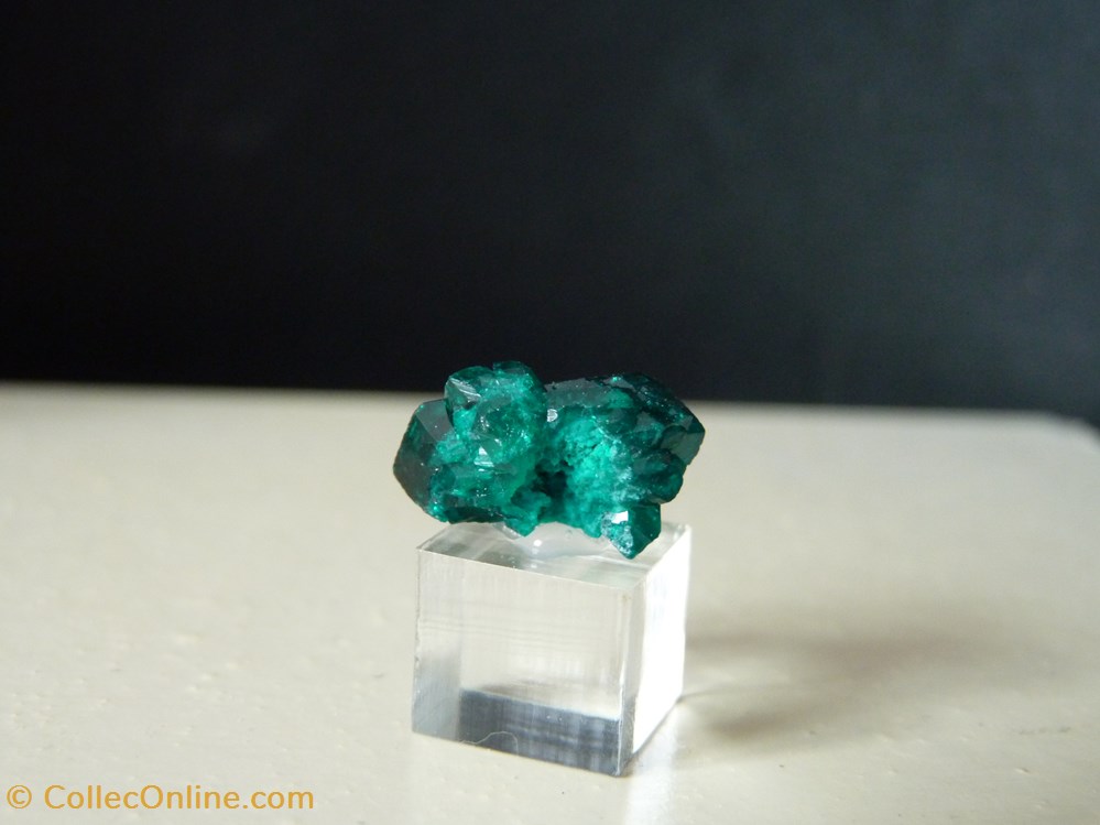 Dioptase, Congo, Mindouli mineraux meteorites dioptase congo mindouli