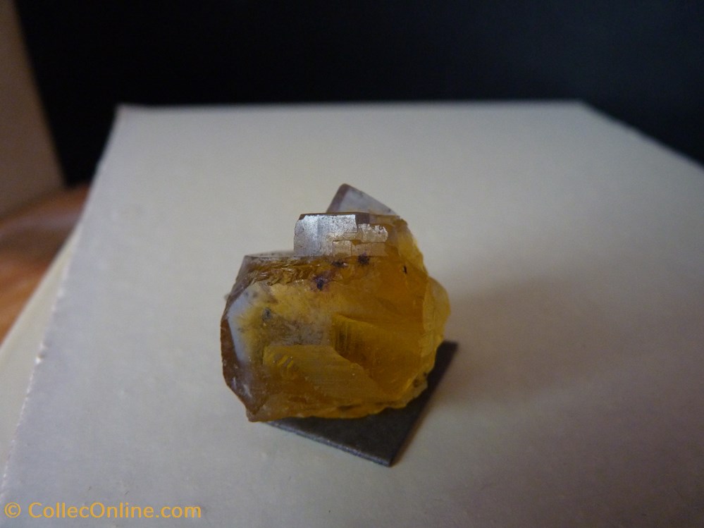 Fluorine jaune, France, Valzergues 3 mineraux meteorites fluorine jaune france valzergues