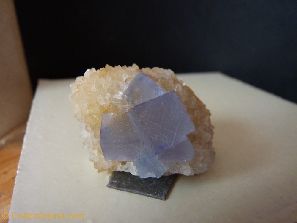 Fluorine bleue sur Quartz, USA, Bingham mineraux meteorites fluorine bleue sur quartz usa bingham