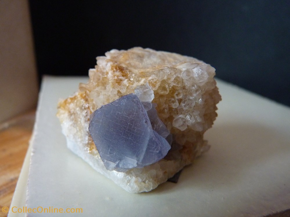 Fluorine bleue sur Quartz, USA, Bingham 2 mineraux meteorites fluorine bleue sur quartz usa bingham