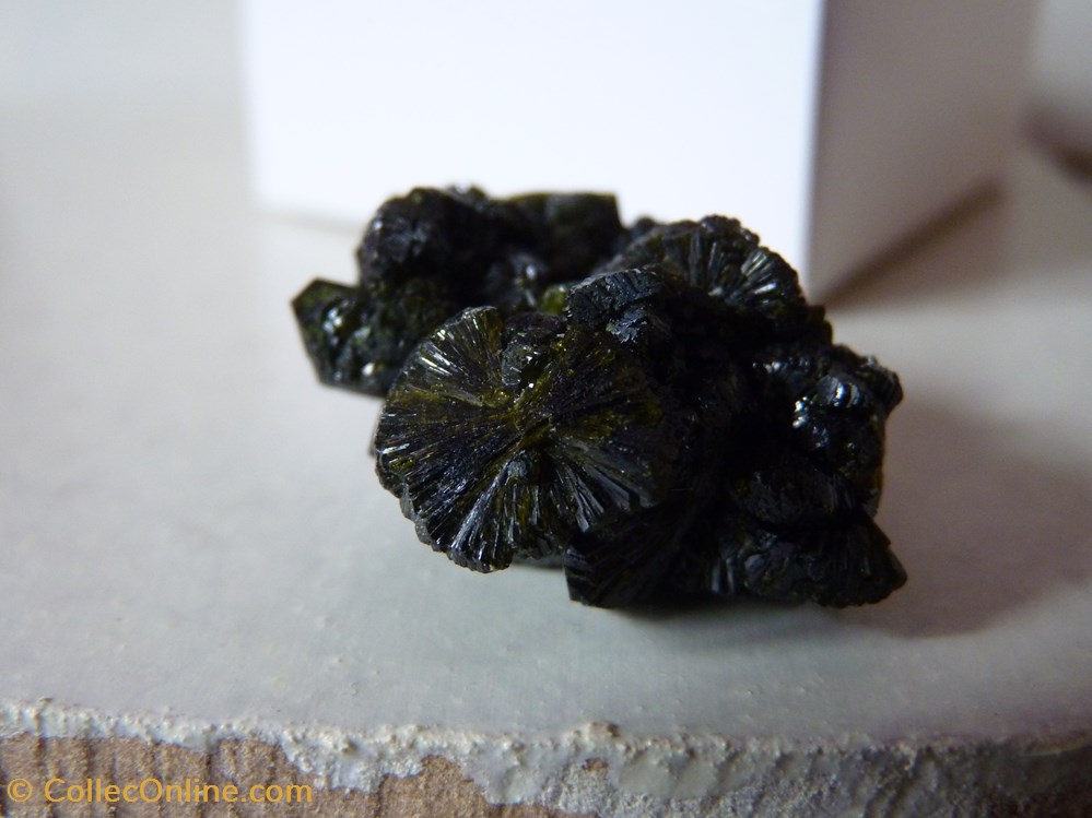 Epidote, Maroc, Jebel Masker Tounfit 3 mineraux meteorites epidote maroc jebel masker tounfit