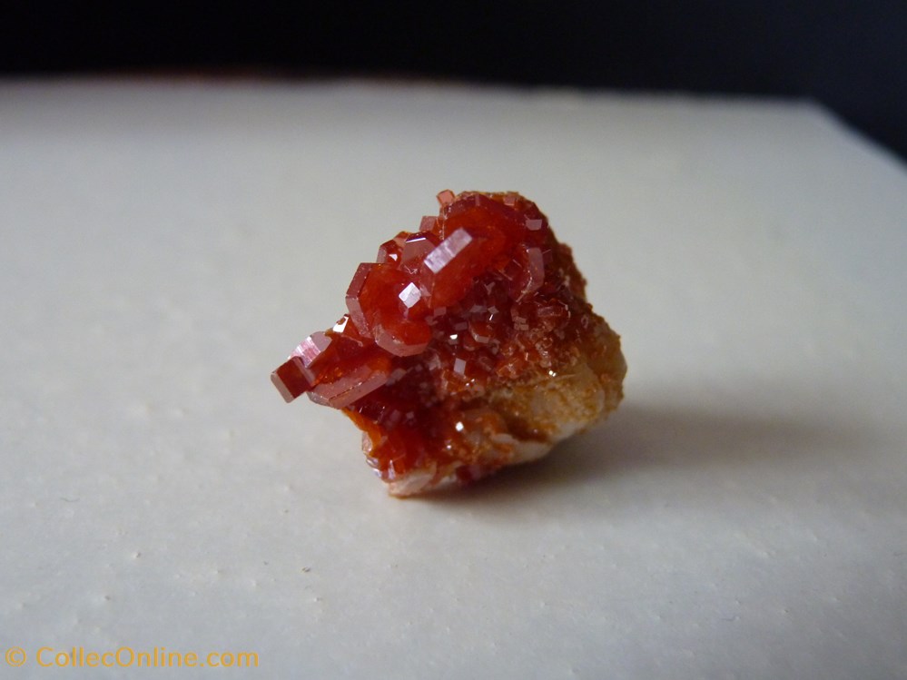 Vanadinite sur Barytine, Maroc, Mibladen mineraux meteorites vanadinite sur barytine maroc mibladen
