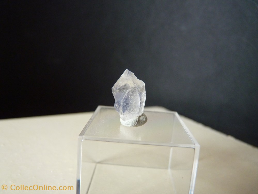 Quartz à inclusion de Dumortierite, Brésil, Bahia mineraux meteorites quartz a inclusion de dumortierite bresil bahia