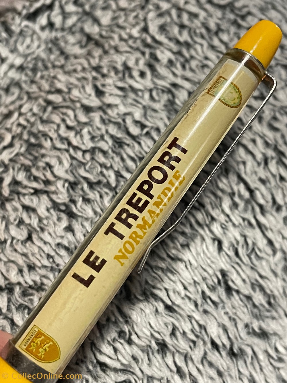divers objets souvenirs le treport normandie