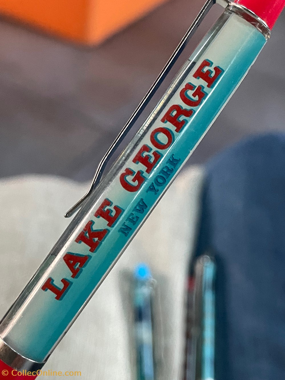 divers objets souvenirs lake george new york