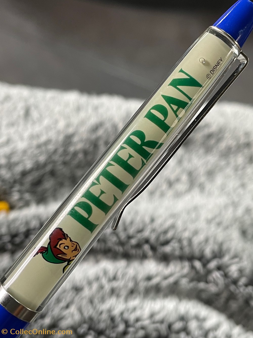 divers objets souvenirs peter pan